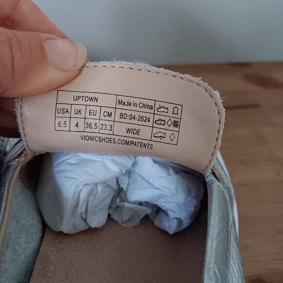 Vionic Women's Uptown Slip-On Penny Loafers Metallic Silver Size 6.5 W - Picture 8 of 9